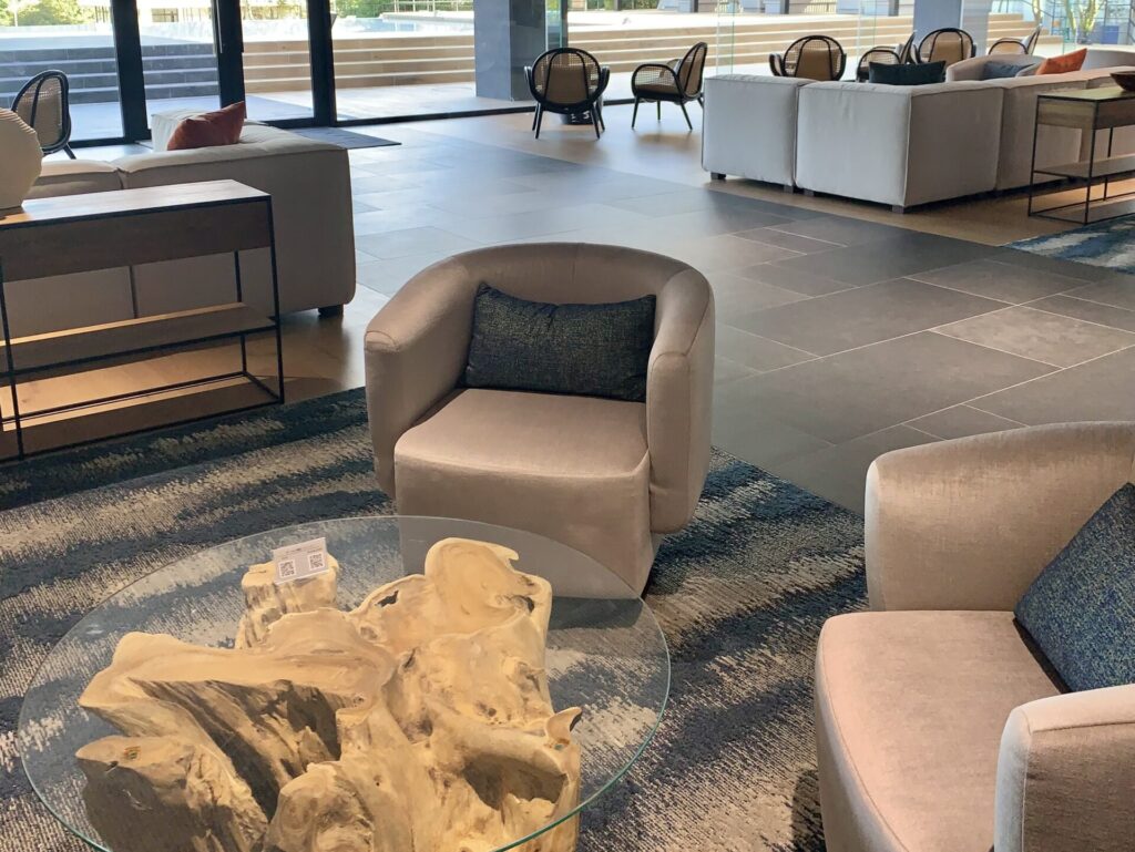 ザ・パルス霧島のロビー　ソファ